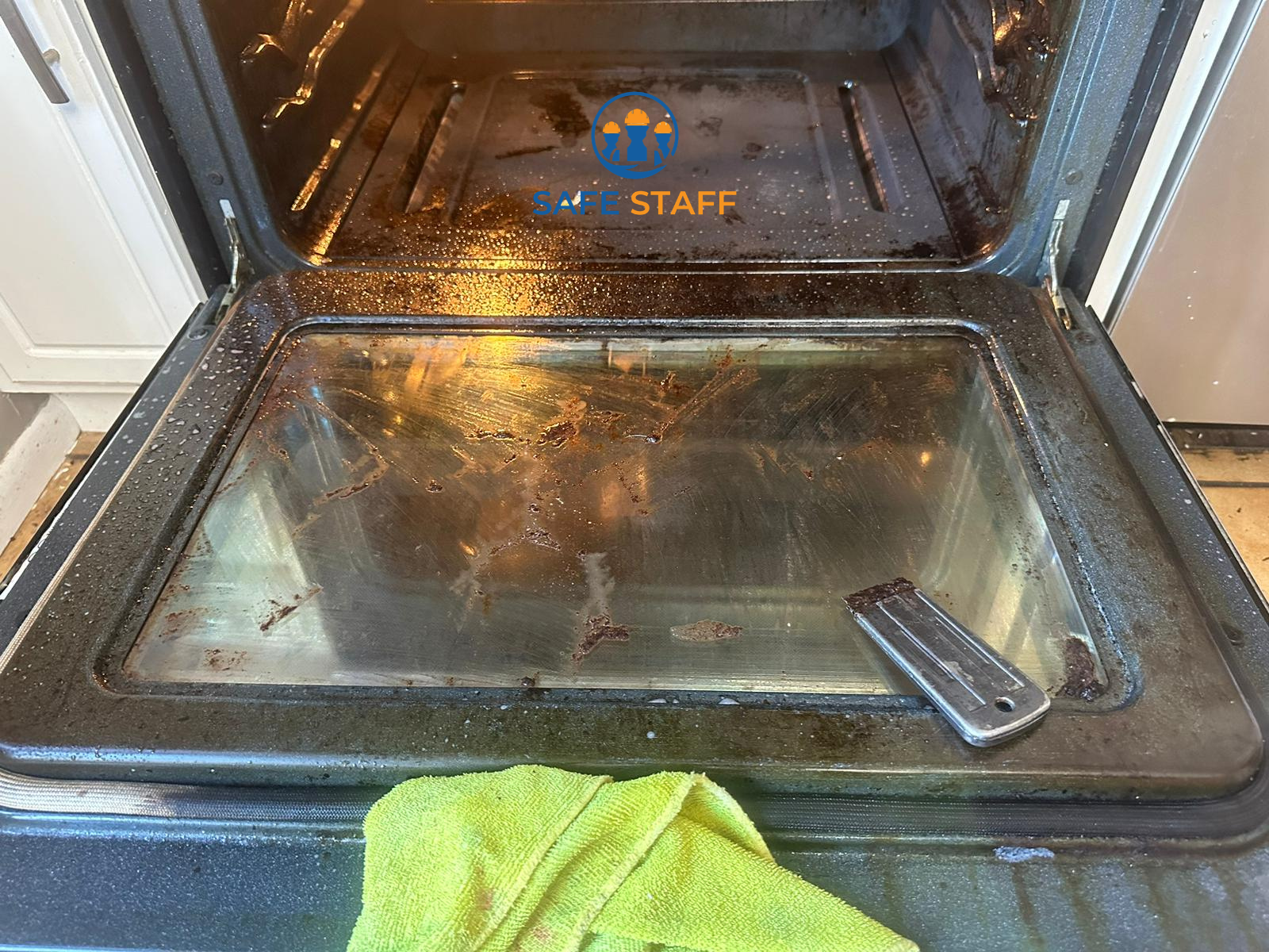 Before – oven deep clean | Safe Staff Property Management